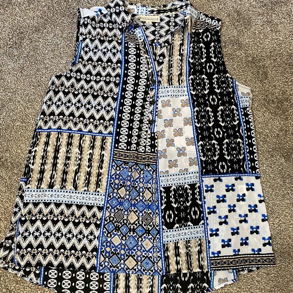 New!  Women's Dana Buchman Sleeveless Splitneck top.